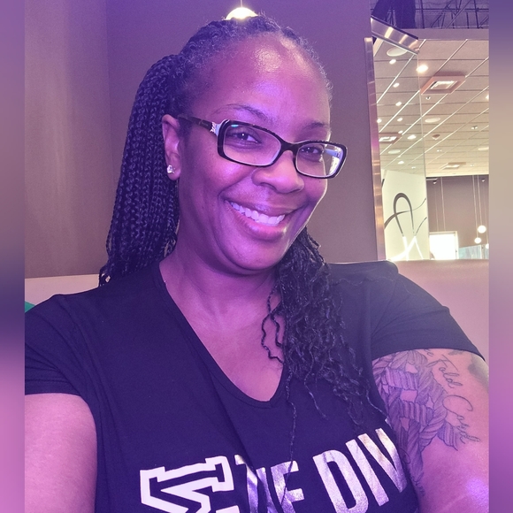 Meet your Posher, Queen - Picture 5 of 5